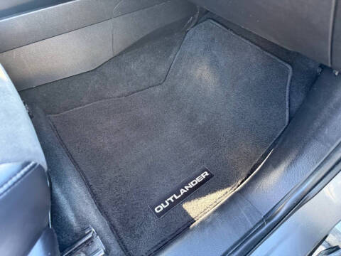 2022 Mitsubishi Outlander SE