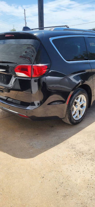 2017 Chrysler Pacifica Touring-L Plus