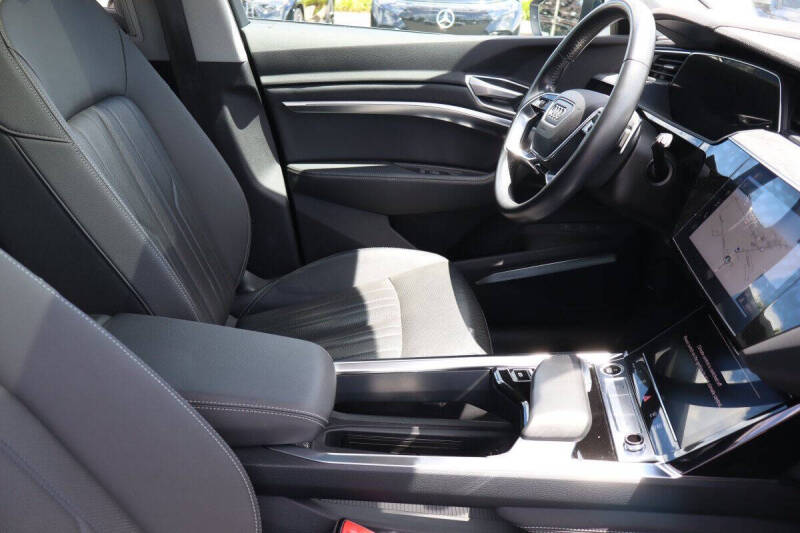 2021 Audi e-tron quattro Premium Plus