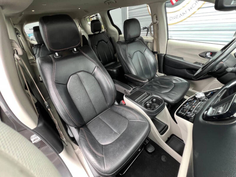2020 Chrysler Pacifica Touring L