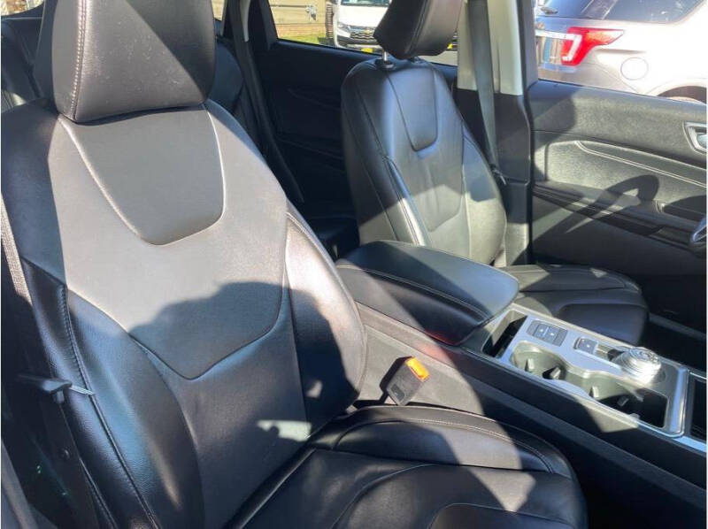 2022 Ford Edge Titanium