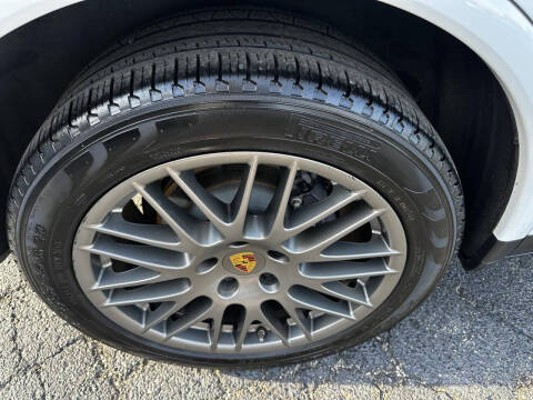 2018 Porsche Cayenne Platinum Edition