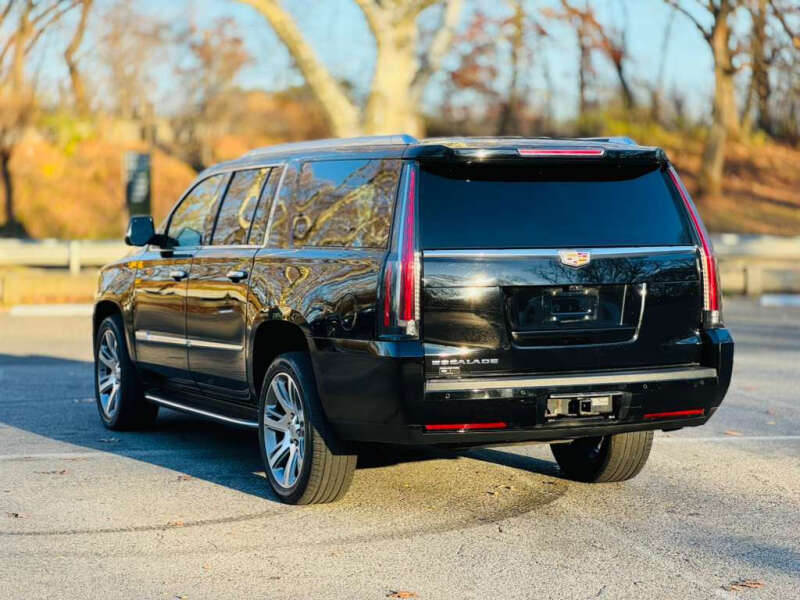 2018 Cadillac Escalade ESV Luxury