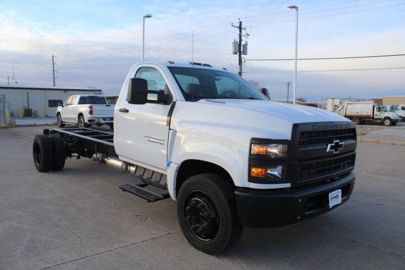 2024 Chevrolet Silverado 4500 Medium Duty Chassis Cab Work Truck's photo