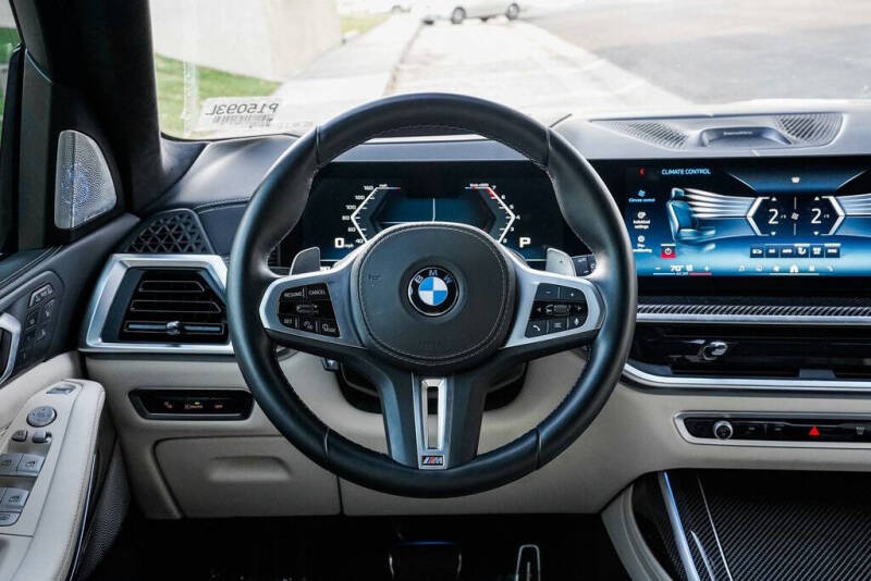 2025 BMW X7 M60i