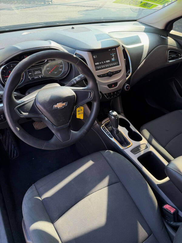 2017 Chevrolet Cruze LS Auto