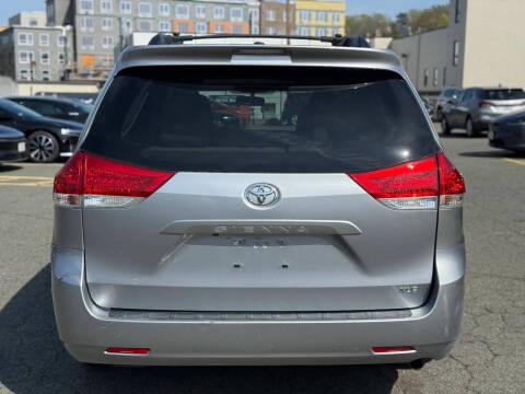 2012 Toyota Sienna