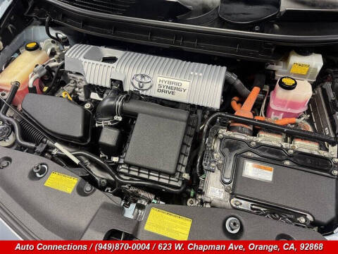 2013 Toyota Prius v Three