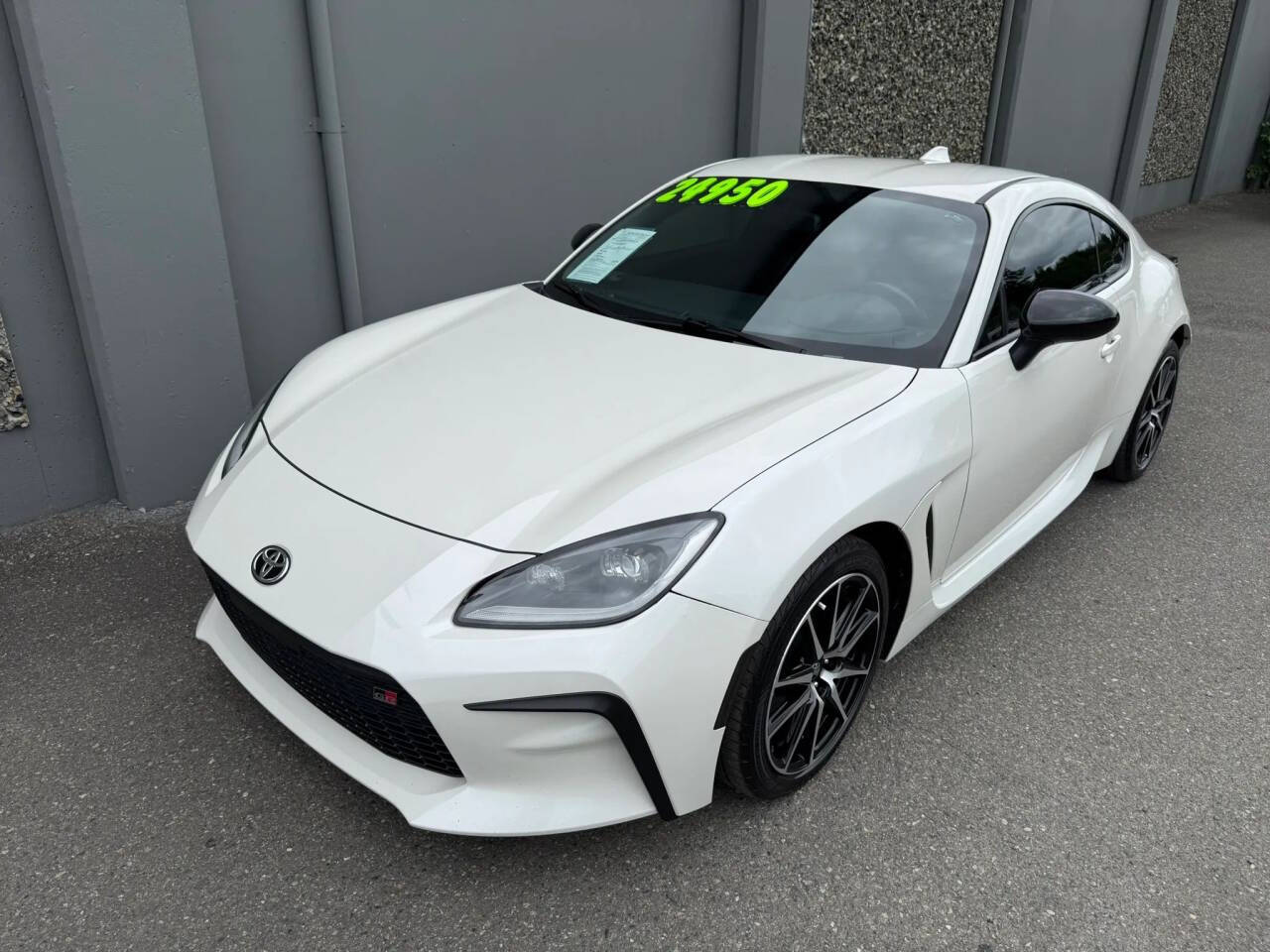PEARL WHITE 2022 Toyota GR86 Coupe Rear-Wheel Drive 6-Speed Manual