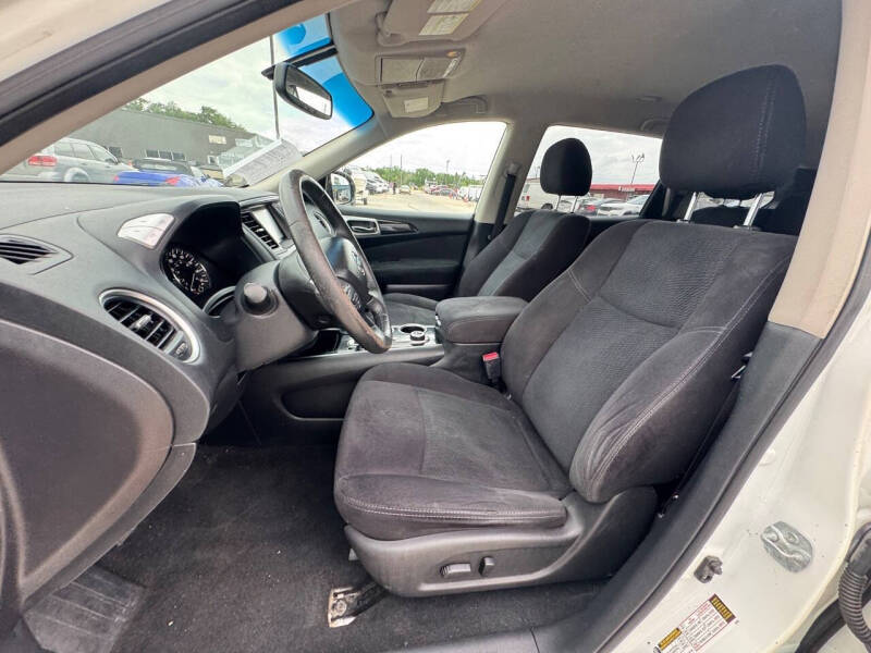 2016 Nissan Pathfinder SV