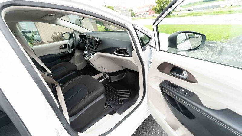 2022 Chrysler Voyager LX