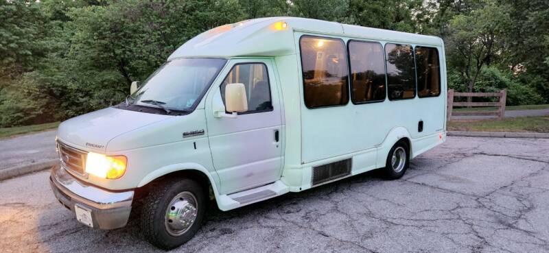 2006 Ford E-350 Shuttle Bus for sale at Allied Fleet Sales in Saint Louis MO