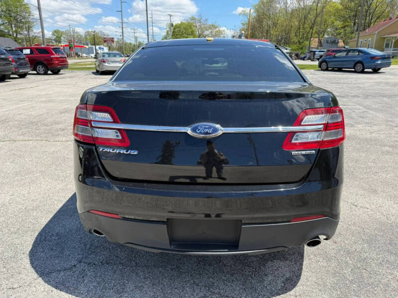 2018 Ford Taurus SE