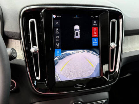 2023 Volvo XC40 B5 Plus Bright Theme