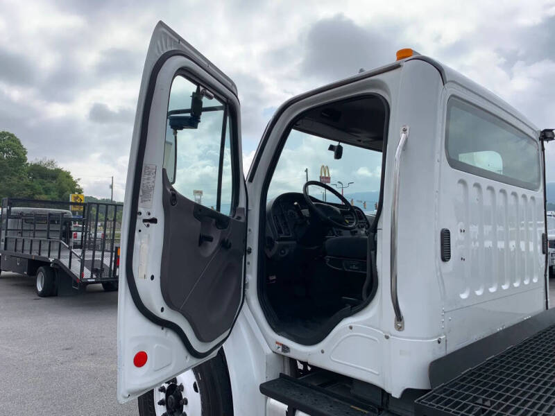 2015 Freightliner M2 106