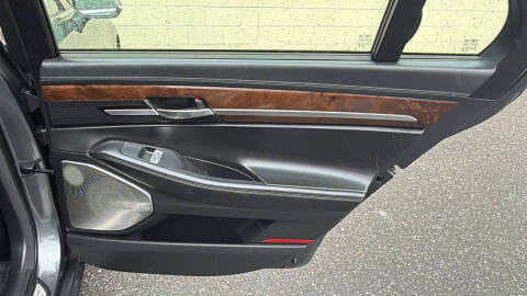 2017 Genesis G90