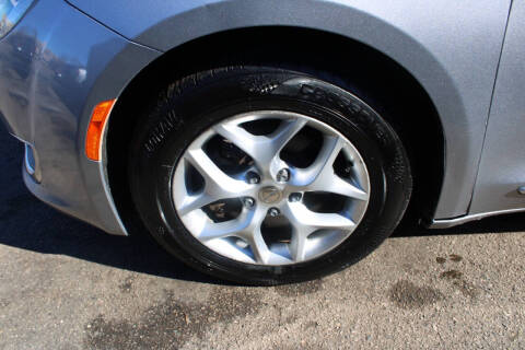 2017 Chrysler Pacifica Touring-L Plus