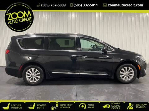 2017 Chrysler Pacifica for sale at ZoomAutoCredit.com in Elba NY