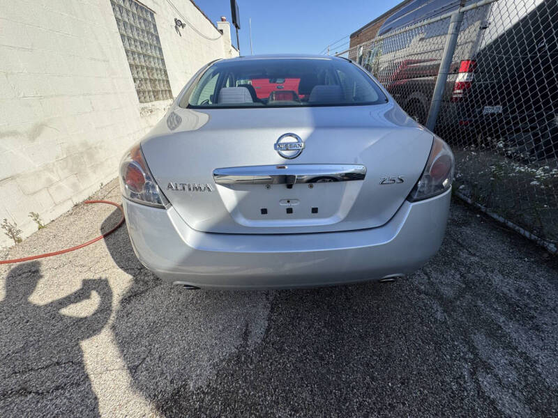 2011 Nissan Altima S photo 5