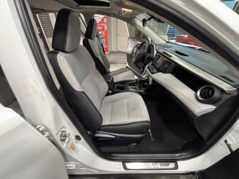 2017 Toyota RAV4 Hybrid XLE