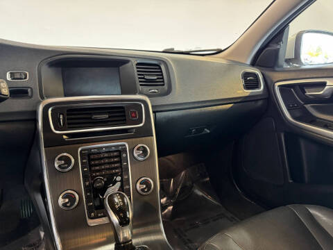 2016 Volvo V60 T5 Drive-E Premier