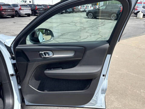 2026 Volvo XC40 B5 Plus