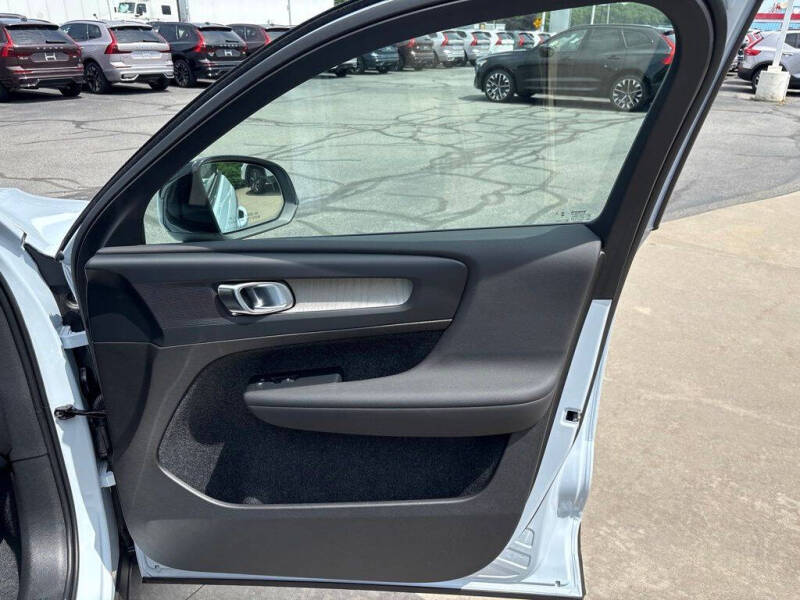 2026 Volvo XC40 B5 Plus
