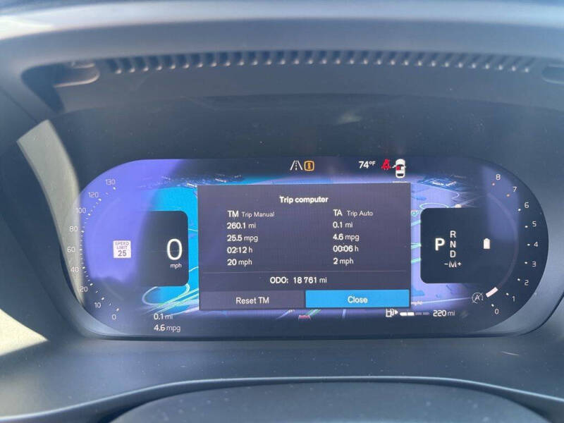 2023 Volvo XC40 B5 Plus Bright Theme