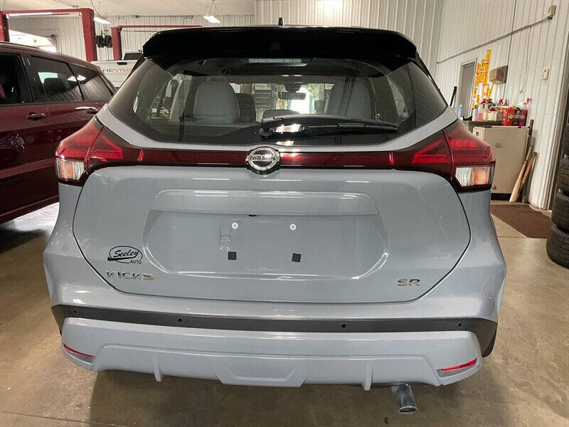 2021 Nissan Kicks SR
