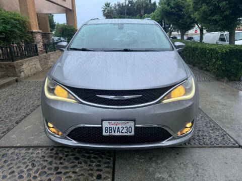 2017 Chrysler Pacifica Touring-L