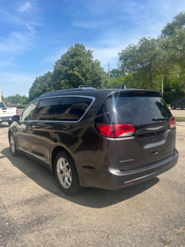 2017 Chrysler Pacifica Touring-L Plus