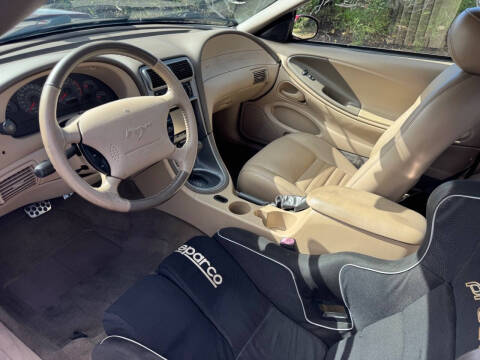 2004 Ford Mustang GT Deluxe