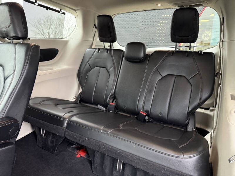 2020 Chrysler Pacifica Touring L