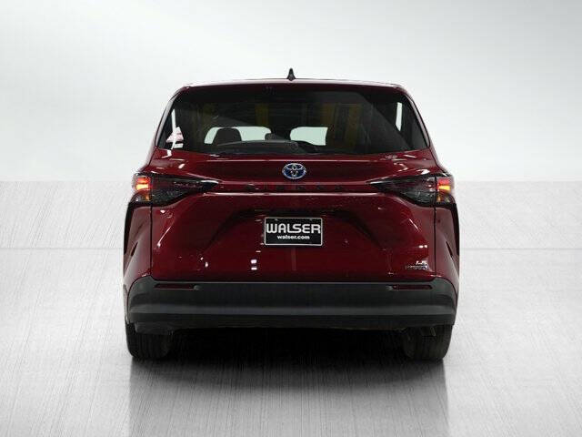 2024 Toyota Sienna LE 8-Passenger