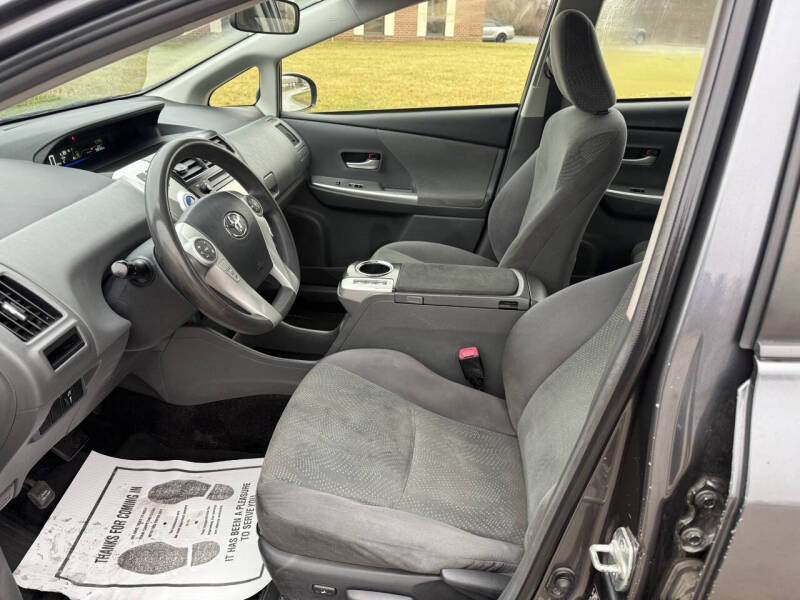 2013 Toyota Prius v Two