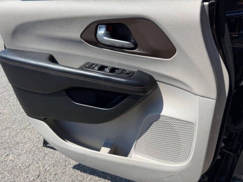 2017 Chrysler Pacifica Touring-L