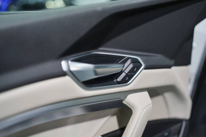 2019 Audi e-tron quattro Premium Plus