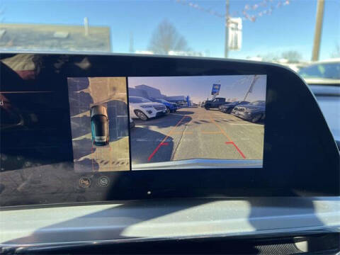 2024 Cadillac LYRIQ Luxury 2