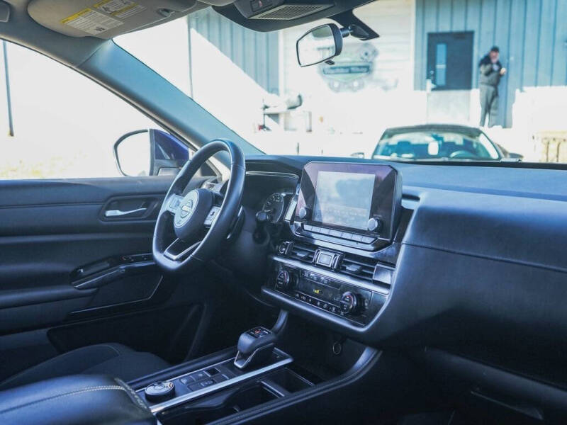 2022 Nissan Pathfinder SV