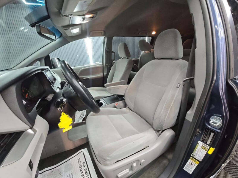 2017 Toyota Sienna LE 8-Passenger