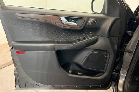 2020 Ford Escape Hybrid Titanium