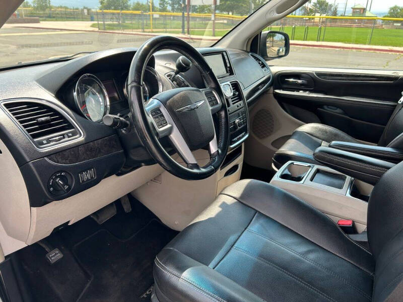 2014 Chrysler Town and Country Touring