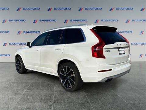2021 Volvo XC90 T6 Momentum 7-Passenger
