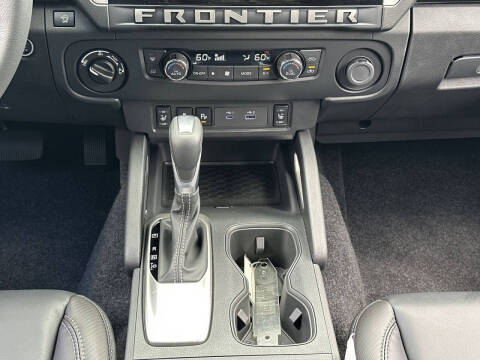 2025 Nissan Frontier SL