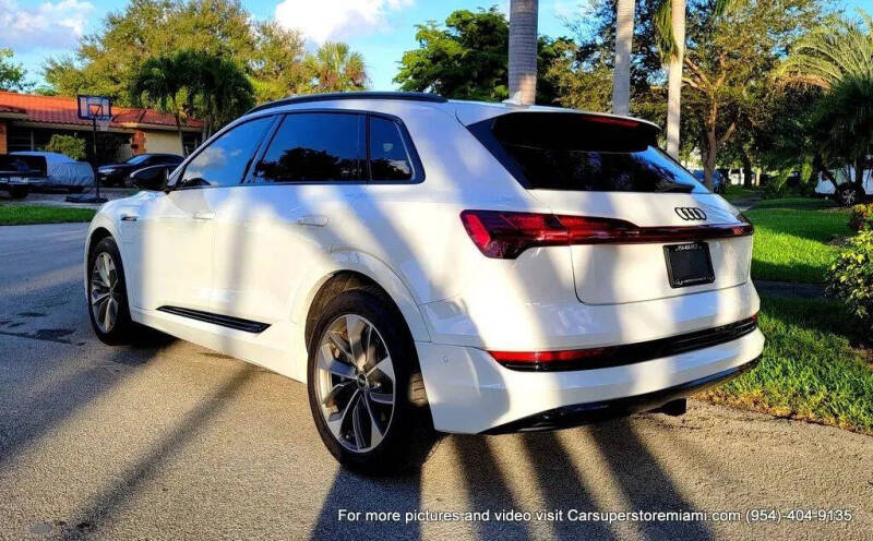 2021 Audi e-tron quattro Premium Plus