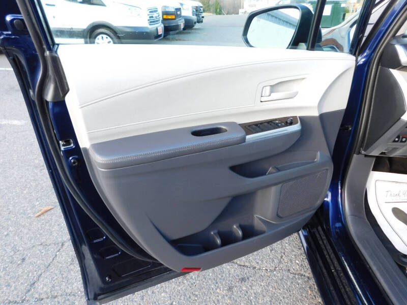 2021 Toyota Sienna LE 8-Passenger