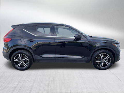 2023 Volvo XC40 B5 Plus Bright Theme
