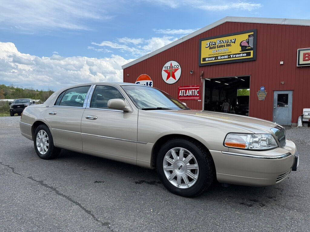 2010 Lincoln Town Car 1