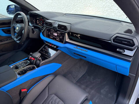 2025 Lamborghini Urus SE