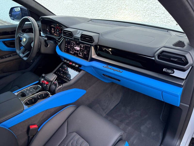 2025 Lamborghini Urus SE